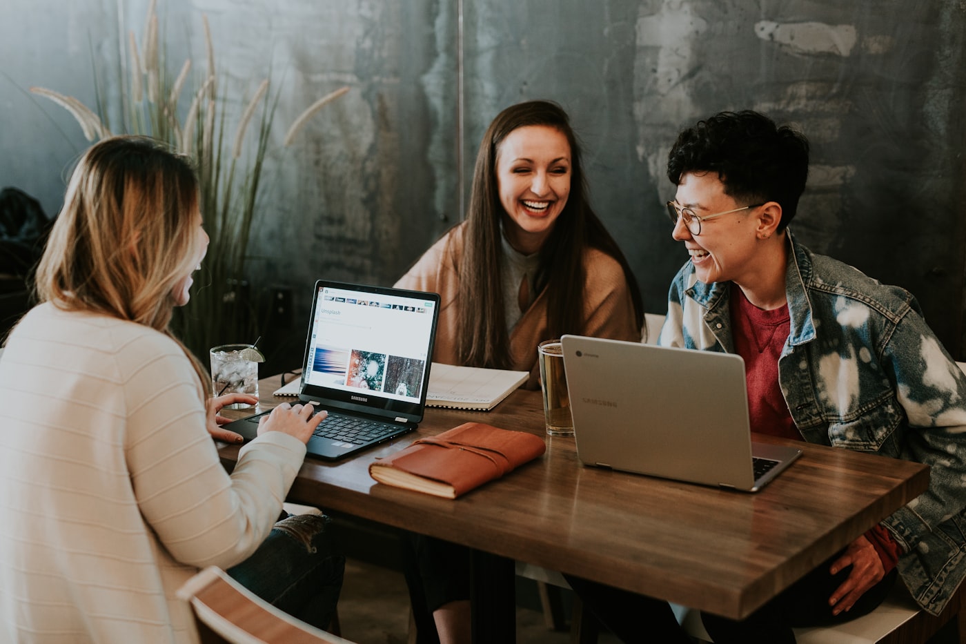 FastXE support team members working with clients